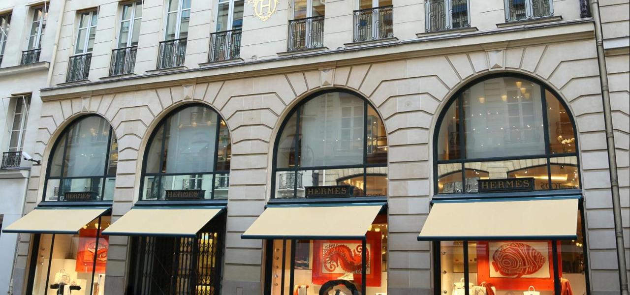 Chic On The Famous Shopping Rue Du Faubourg Saint-honore Street Apartment Paris